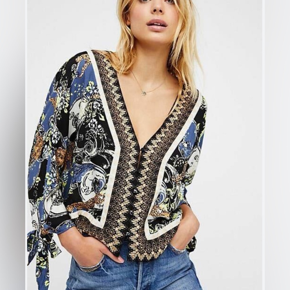Free People Catch Me If You Can - Tie Sleeve Top Sz Small (easily fits a Med.)